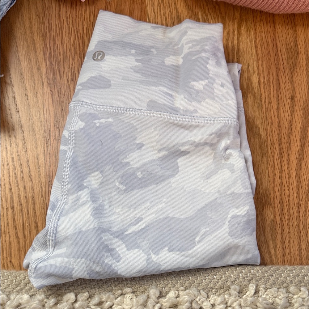 lululemon athletica women’s align light gray camo leggings size 4